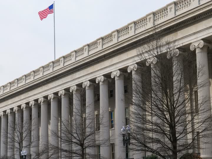 Government courthouse with columns and U.S. flag