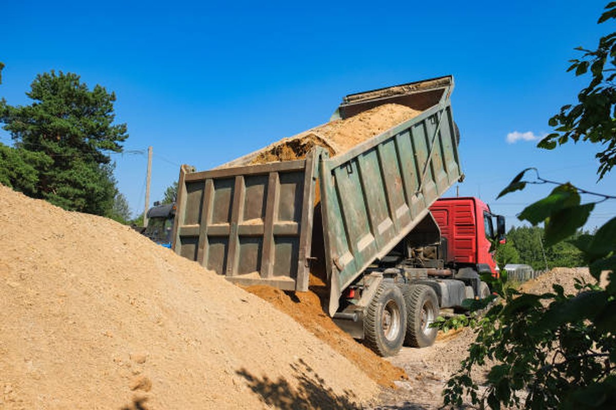 Trucking & Hauling self-performed by PEC in South Florida